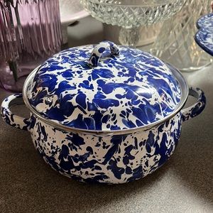 Golden Rabbit Dutch Oven w/Lid Enamelware Swirl Round Porcelain Coated Blue